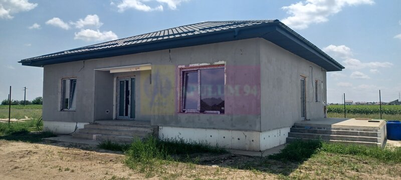 Casa noua parter, 4 camere, curte 400mp, Sabareni